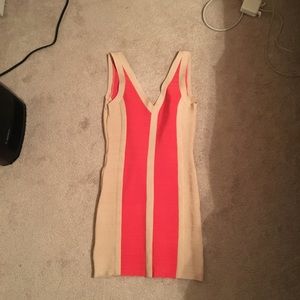 Slim fit, v cut dress